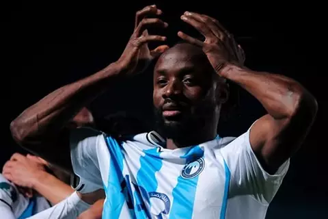 بيراميدز يتوج بطلا لكأس السوبر الإفريقي للمرة الأولى في تاريخه بعد الفوز على نهضة بركان المغربي (فيديو وصور)